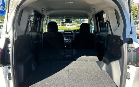 Toyota Sienta II, 2022 год, 1 300 000 рублей, 14 фотография