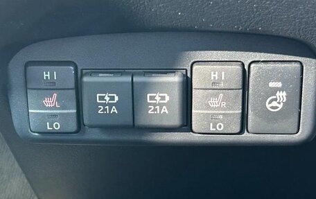 Toyota Sienta II, 2022 год, 1 300 000 рублей, 24 фотография