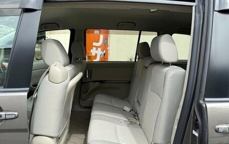 Toyota ISis I, 2011 год, 925 000 рублей, 8 фотография