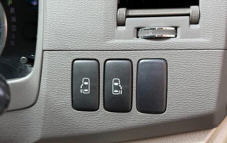 Toyota ISis I, 2011 год, 925 000 рублей, 31 фотография