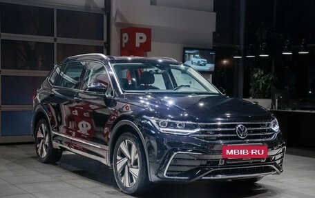 Volkswagen Tiguan II, 2023 год, 4 380 000 рублей, 3 фотография