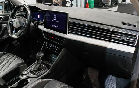 Volkswagen Tiguan II, 2023 год, 4 380 000 рублей, 7 фотография