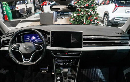 Volkswagen Tiguan II, 2023 год, 4 380 000 рублей, 12 фотография