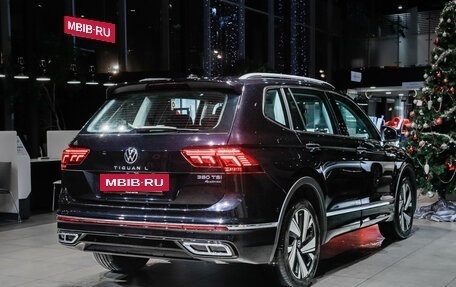 Volkswagen Tiguan II, 2023 год, 4 380 000 рублей, 4 фотография