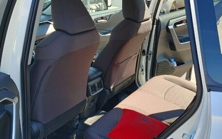 Toyota RAV4, 2021 год, 3 550 000 рублей, 3 фотография