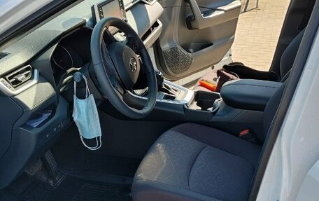 Toyota RAV4, 2021 год, 3 550 000 рублей, 2 фотография