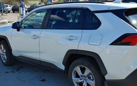 Toyota RAV4, 2021 год, 3 550 000 рублей, 7 фотография