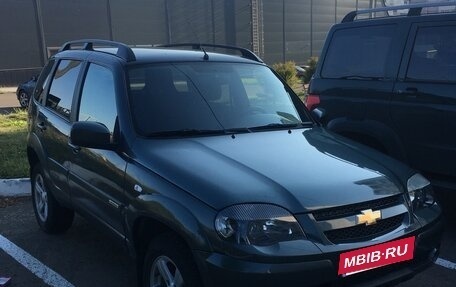 Chevrolet Niva I рестайлинг, 2017 год, 750 000 рублей, 2 фотография