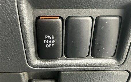 Toyota ISis I, 2012 год, 1 010 000 рублей, 9 фотография