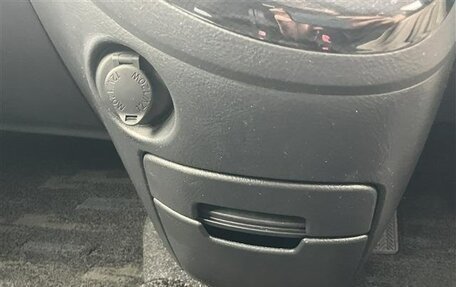 Toyota ISis I, 2012 год, 1 010 000 рублей, 17 фотография