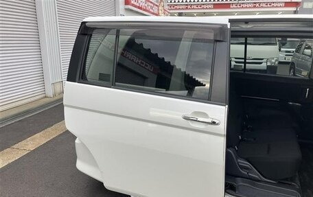 Toyota ISis I, 2012 год, 1 010 000 рублей, 19 фотография