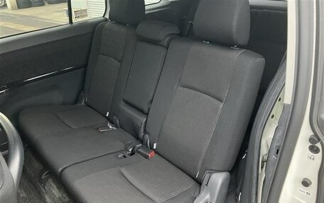 Toyota ISis I, 2012 год, 1 010 000 рублей, 22 фотография