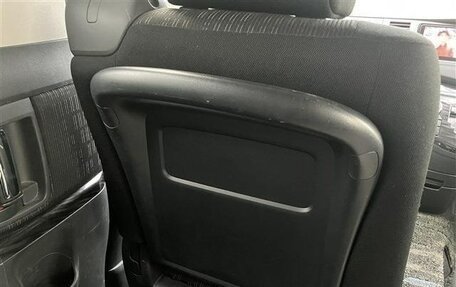 Toyota ISis I, 2012 год, 1 010 000 рублей, 29 фотография