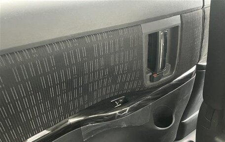 Toyota ISis I, 2012 год, 1 010 000 рублей, 30 фотография