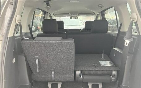 Toyota ISis I, 2012 год, 1 010 000 рублей, 37 фотография