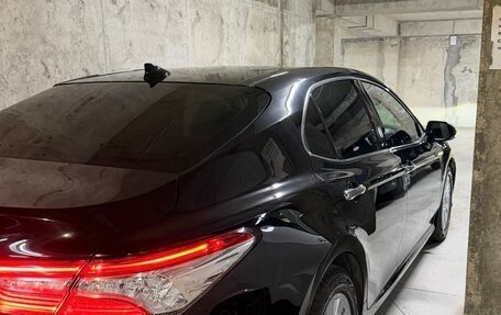 Toyota Camry, 2019 год, 3 050 000 рублей, 4 фотография