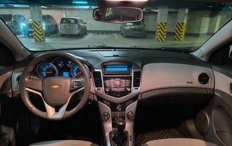 Chevrolet Cruze II, 2010 год, 650 000 рублей, 6 фотография