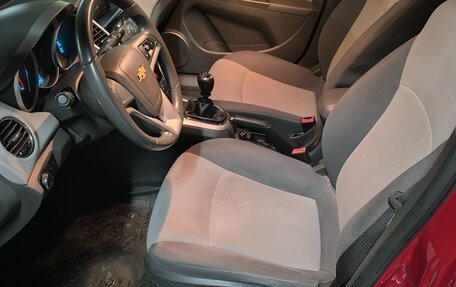 Chevrolet Cruze II, 2010 год, 650 000 рублей, 8 фотография