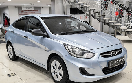 Hyundai Solaris II рестайлинг, 2011 год, 730 000 рублей, 5 фотография