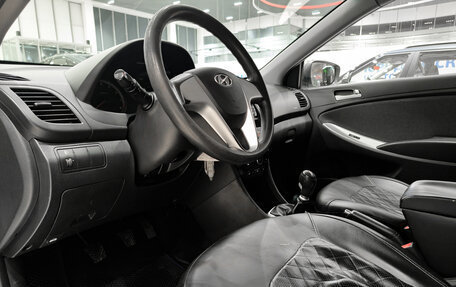 Hyundai Solaris II рестайлинг, 2011 год, 730 000 рублей, 20 фотография