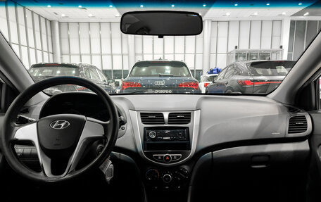 Hyundai Solaris II рестайлинг, 2011 год, 730 000 рублей, 18 фотография