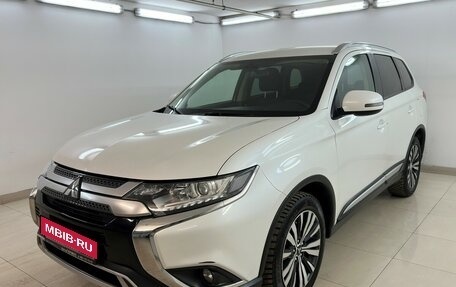 Mitsubishi Outlander III рестайлинг 3, 2019 год, 2 490 000 рублей, 1 фотография