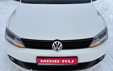 Volkswagen Jetta VI, 2013 год, 900 000 рублей, 1 фотография