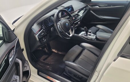 BMW 5 серия, 2019 год, 2 460 000 рублей, 13 фотография