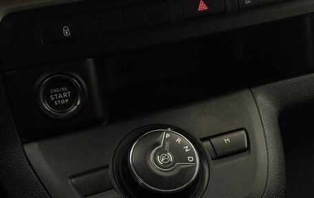 Opel Zafira Life I, 2021 год, 2 800 000 рублей, 18 фотография