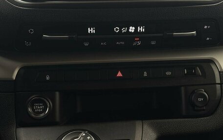 Opel Zafira Life I, 2021 год, 2 800 000 рублей, 21 фотография