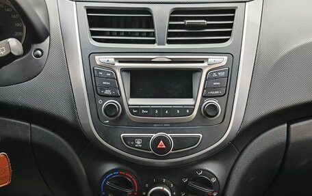 Hyundai Solaris II рестайлинг, 2014 год, 700 000 рублей, 18 фотография