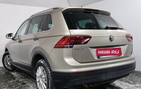 Volkswagen Tiguan II, 2018 год, 2 399 000 рублей, 4 фотография