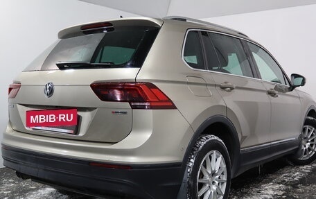 Volkswagen Tiguan II, 2018 год, 2 399 000 рублей, 6 фотография