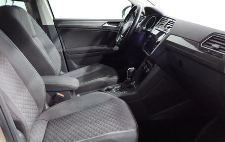 Volkswagen Tiguan II, 2018 год, 2 399 000 рублей, 12 фотография