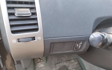 Toyota Prius, 2006 год, 800 000 рублей, 24 фотография