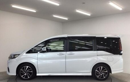 Honda Stepwgn IV, 2017 год, 1 950 000 рублей, 4 фотография