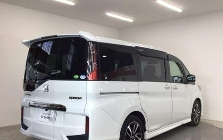 Honda Stepwgn IV, 2017 год, 1 950 000 рублей, 2 фотография