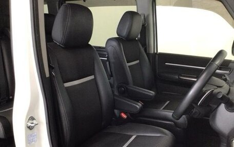 Honda Stepwgn IV, 2017 год, 1 950 000 рублей, 16 фотография