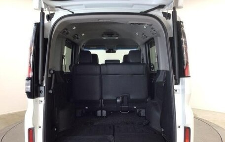 Honda Stepwgn IV, 2017 год, 1 950 000 рублей, 31 фотография