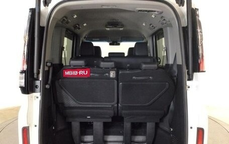 Honda Stepwgn IV, 2017 год, 1 950 000 рублей, 29 фотография