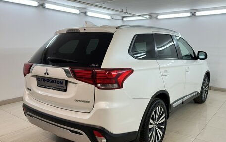 Mitsubishi Outlander III рестайлинг 3, 2019 год, 2 490 000 рублей, 4 фотография