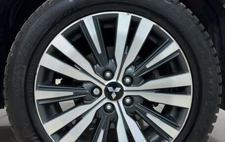 Mitsubishi Outlander III рестайлинг 3, 2019 год, 2 490 000 рублей, 14 фотография