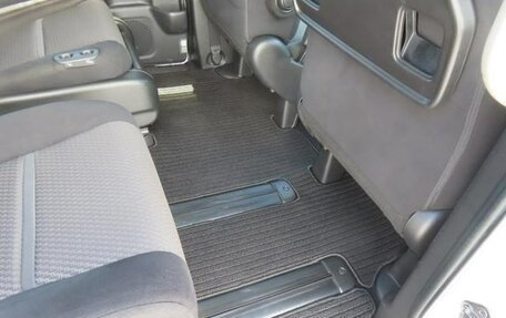 Honda Stepwgn IV, 2016 год, 1 615 000 рублей, 15 фотография
