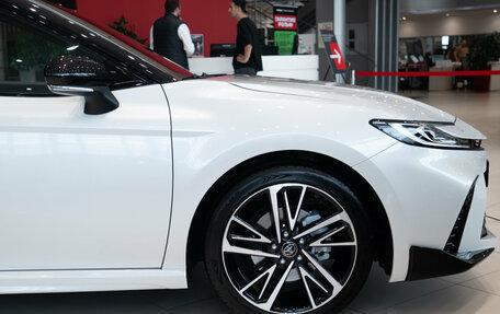 Toyota Camry, 2025 год, 4 990 000 рублей, 10 фотография