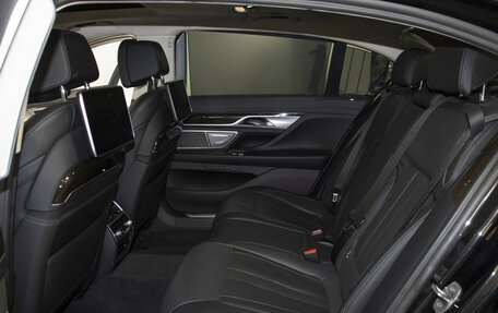 BMW 7 серия, 2021 год, 6 000 000 рублей, 10 фотография