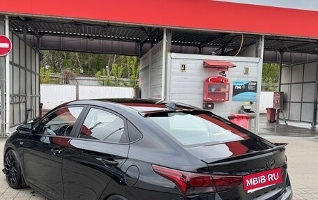 Hyundai Solaris II рестайлинг, 2022 год, 1 800 000 рублей, 5 фотография