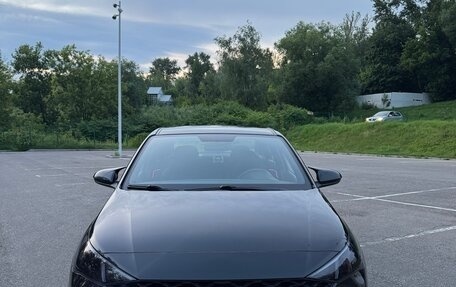 Hyundai Solaris II рестайлинг, 2022 год, 1 800 000 рублей, 10 фотография