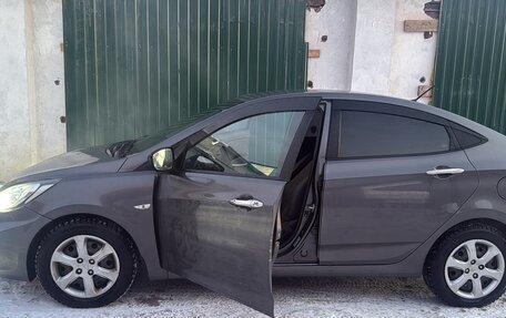 Hyundai Solaris II рестайлинг, 2013 год, 900 000 рублей, 4 фотография