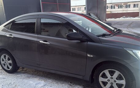 Hyundai Solaris II рестайлинг, 2013 год, 900 000 рублей, 2 фотография