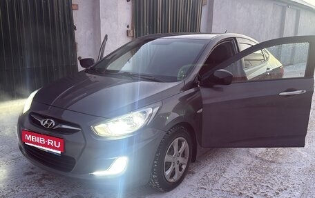 Hyundai Solaris II рестайлинг, 2013 год, 900 000 рублей, 5 фотография